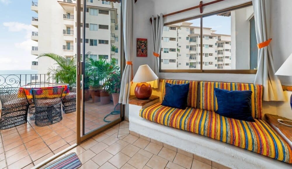 Ocean View 2Br Condo-balcony-beach-pool - 902