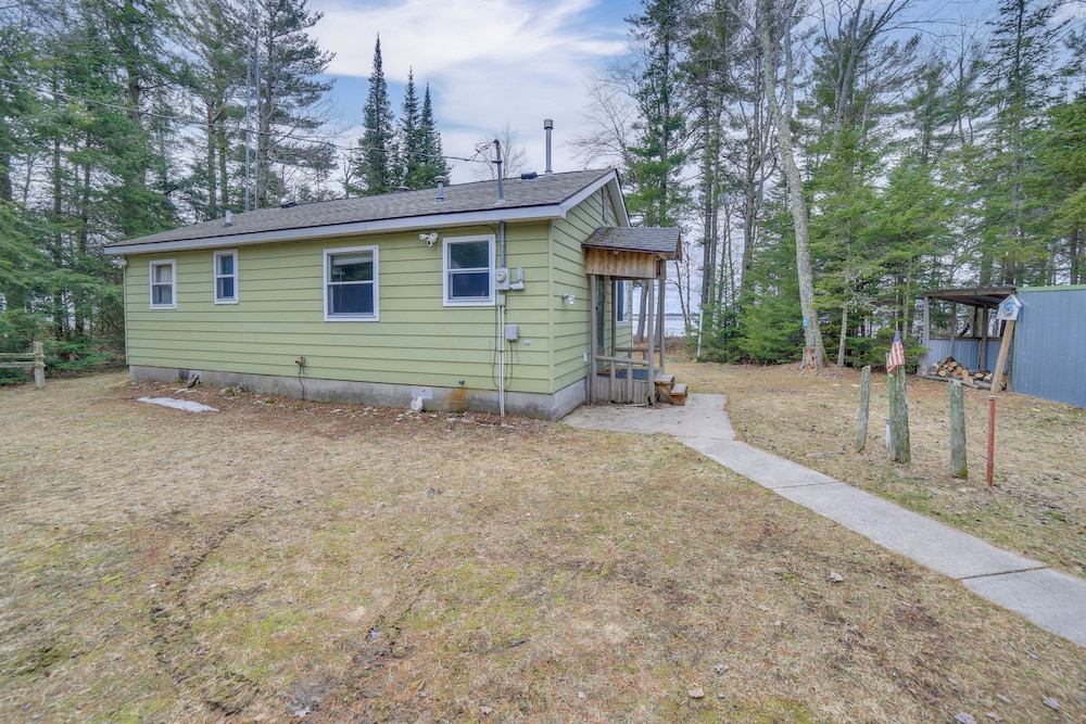 Dock & Fire Pit: Lakefront Cottage in Gould City!