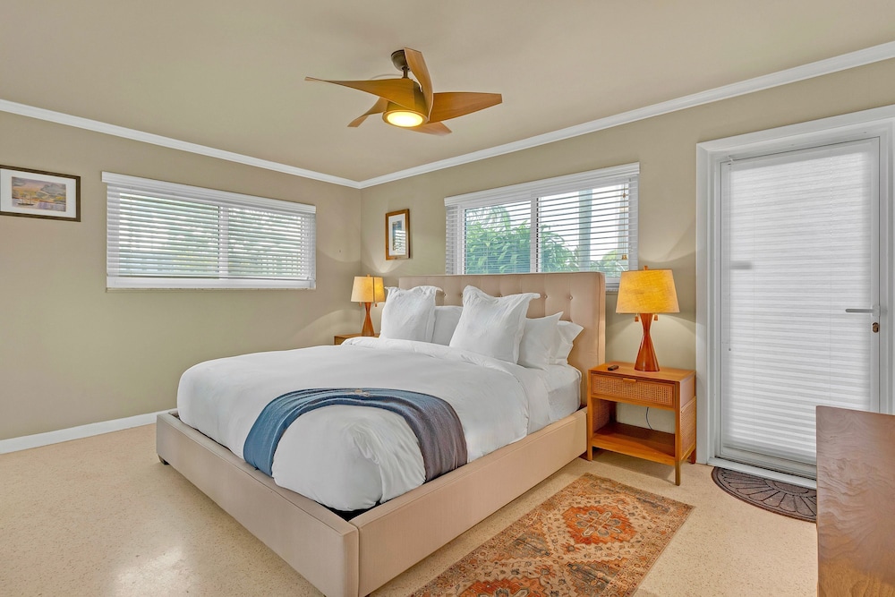 Chic 3BR Sanctuary Steps From The Drive Paradise
