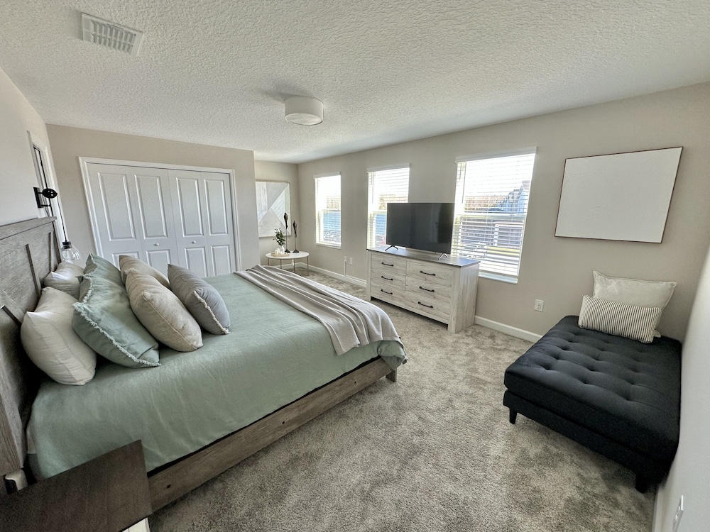 Luxurious Retreat Games & More