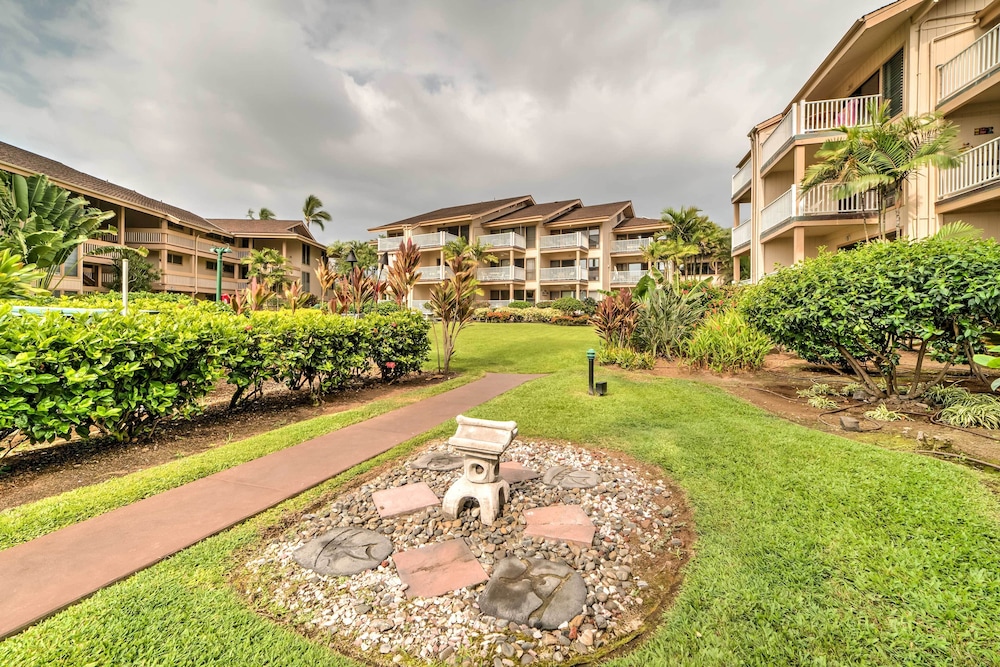 Oceanfront Kailua-kona Townhome w/ Pool & Views!