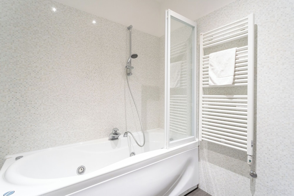 White Flat in Como City Center by Rent all Como