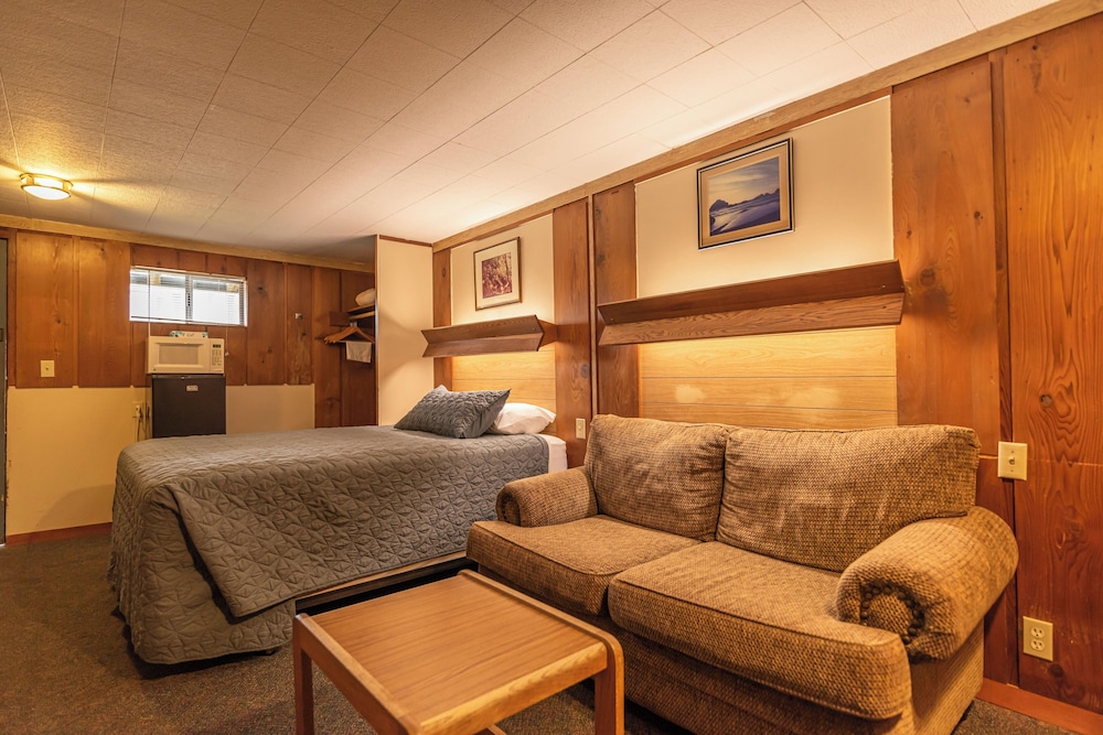 Sunset Oceanfront Lodging