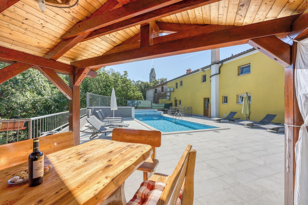 Pool House Klarina