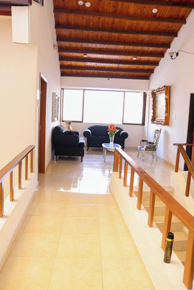 Hostal CaliView Inn