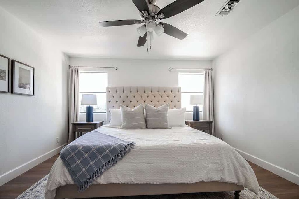 Luxe Poolside Retreat W/sauna-minutes From Downtown!