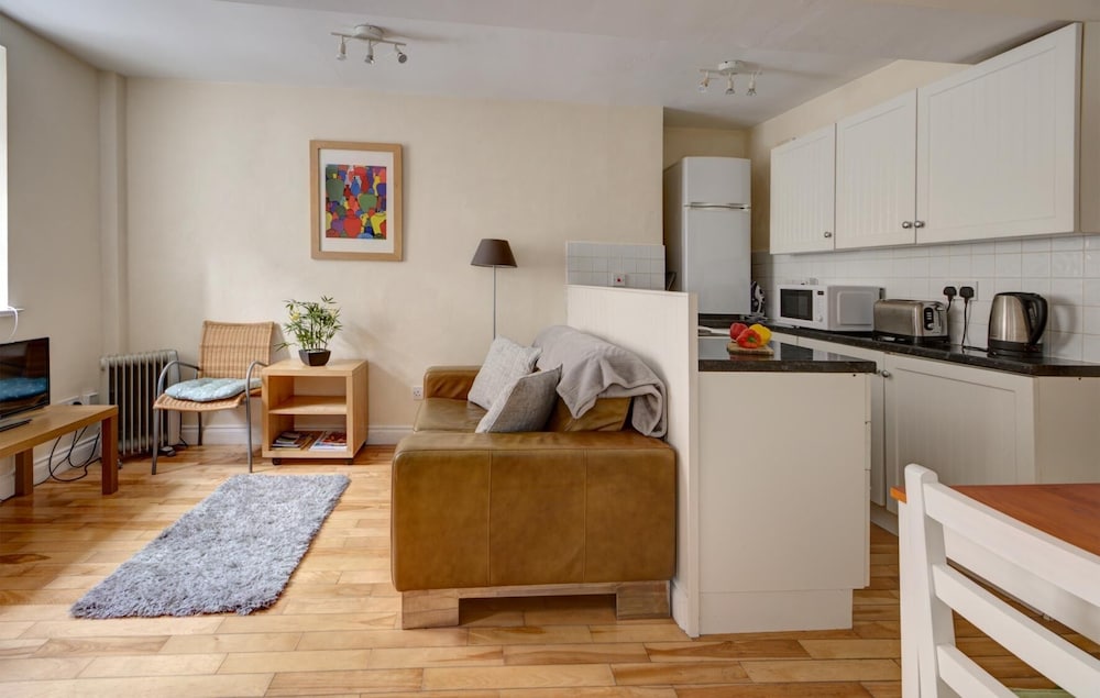 The Shop Cotswold Apartment Sleeps 2 view 3