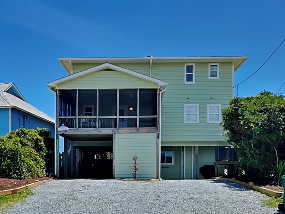Livin' the Ruff Life by Topsail Realty