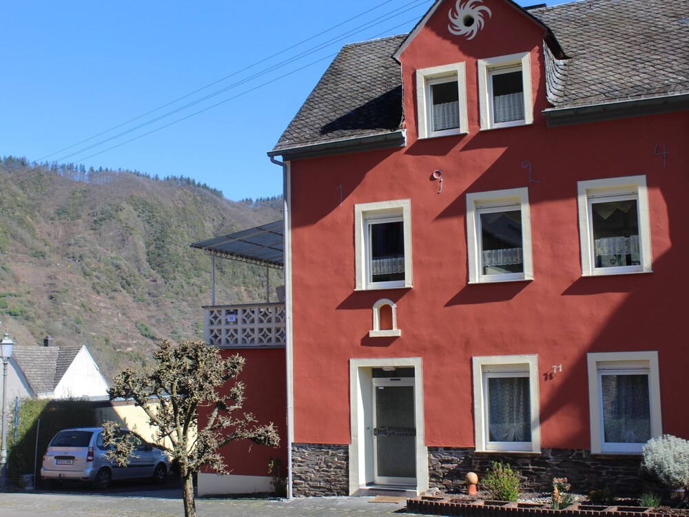 Comfortable Holiday Home Near Vineyards in Bremm