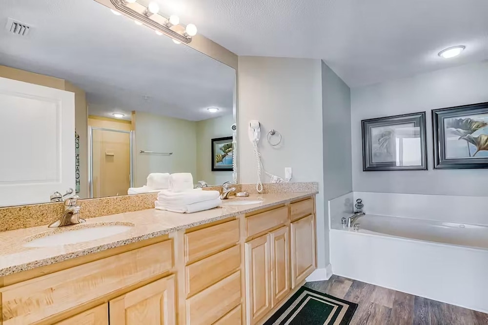 Grandview East 1002