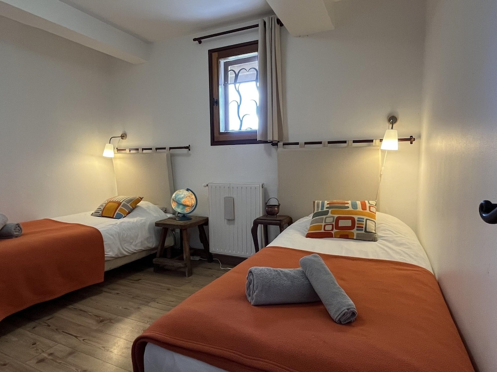 Holiday Home With Sauna, Saint-sauveur