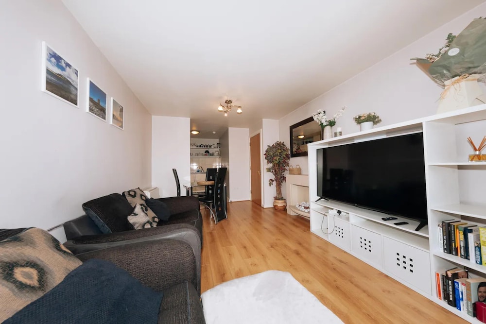 Chic & Radiant 1BD Flat Near Dublin City Centre!