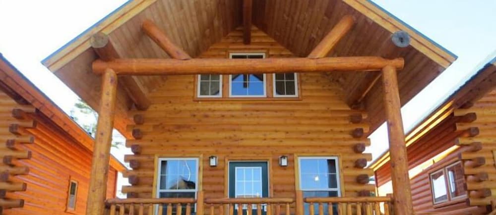Cabins of Mackinaw