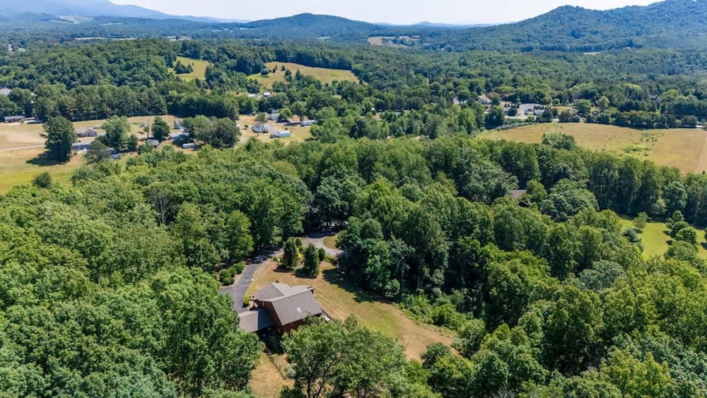 Love Afton Cabin - Family Home