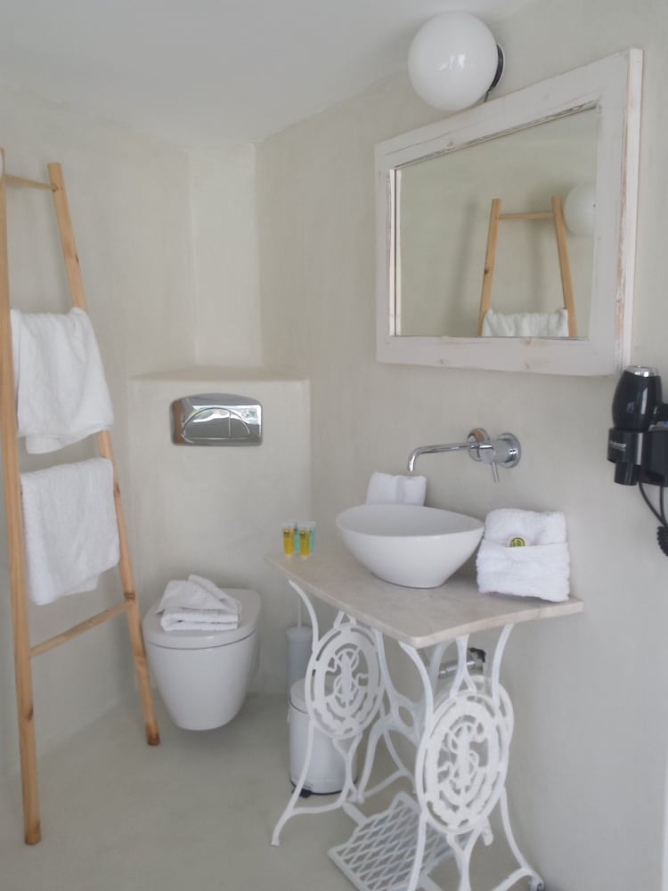 Kouros Home Hotel