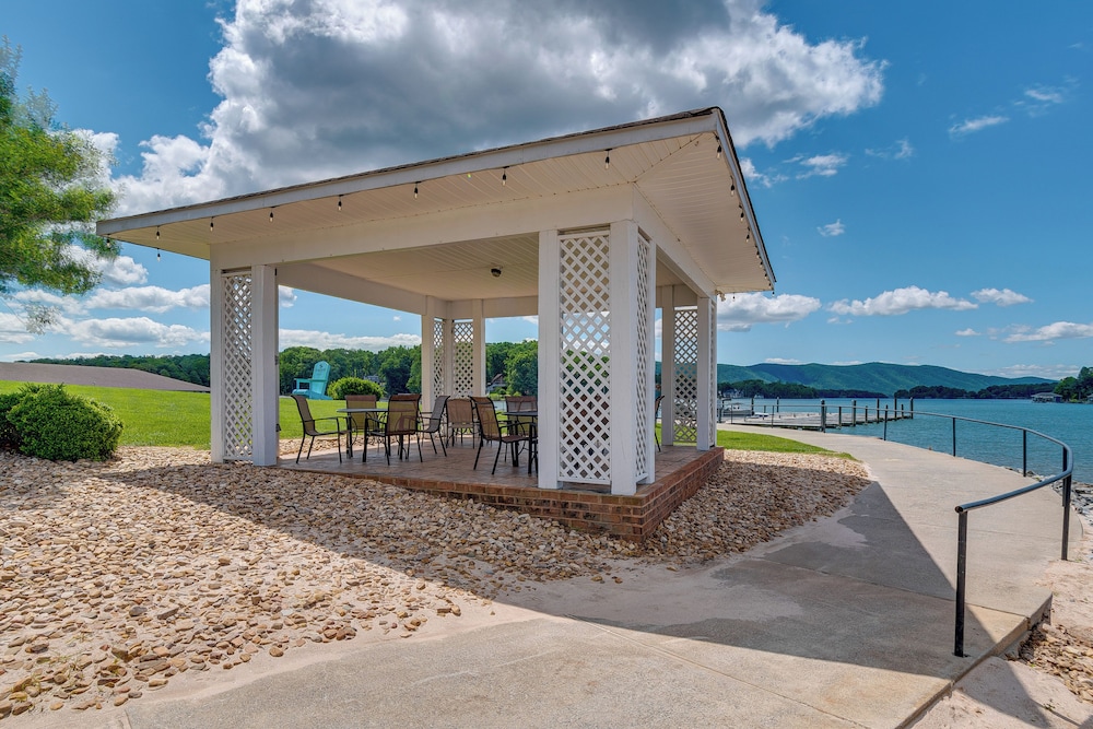 Community Pools & Beach: Smith Mountain Lake Condo
