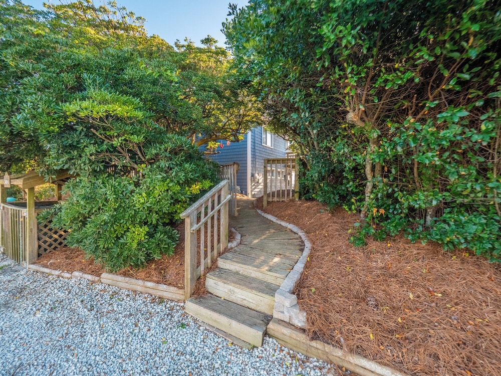 Sunray Cottage by Topsail Realty