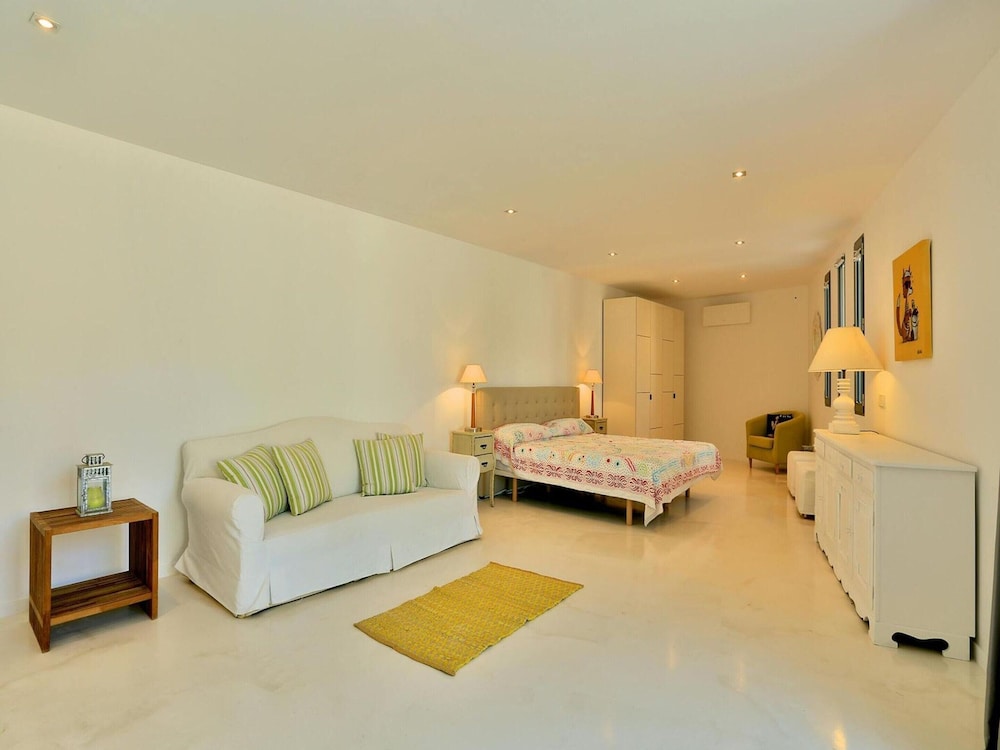 Modern Holiday Home With Vast Terracing