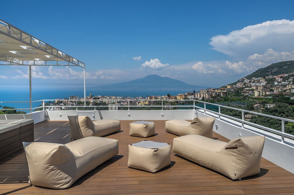 Luxury Levaina Villa, Sleeps 8 on the Amalfi Coast