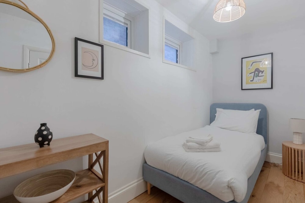 Newly Refurbished 2BD Flat - Wimbledon Village!