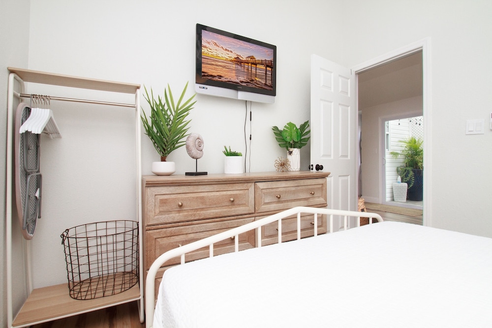 Chasing The Sun - Weekly Vacation Rental 3 Bedroom Apts