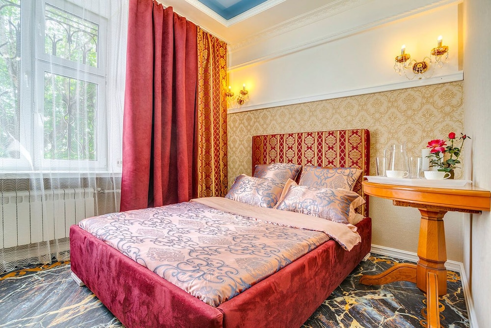 Golden Hotel