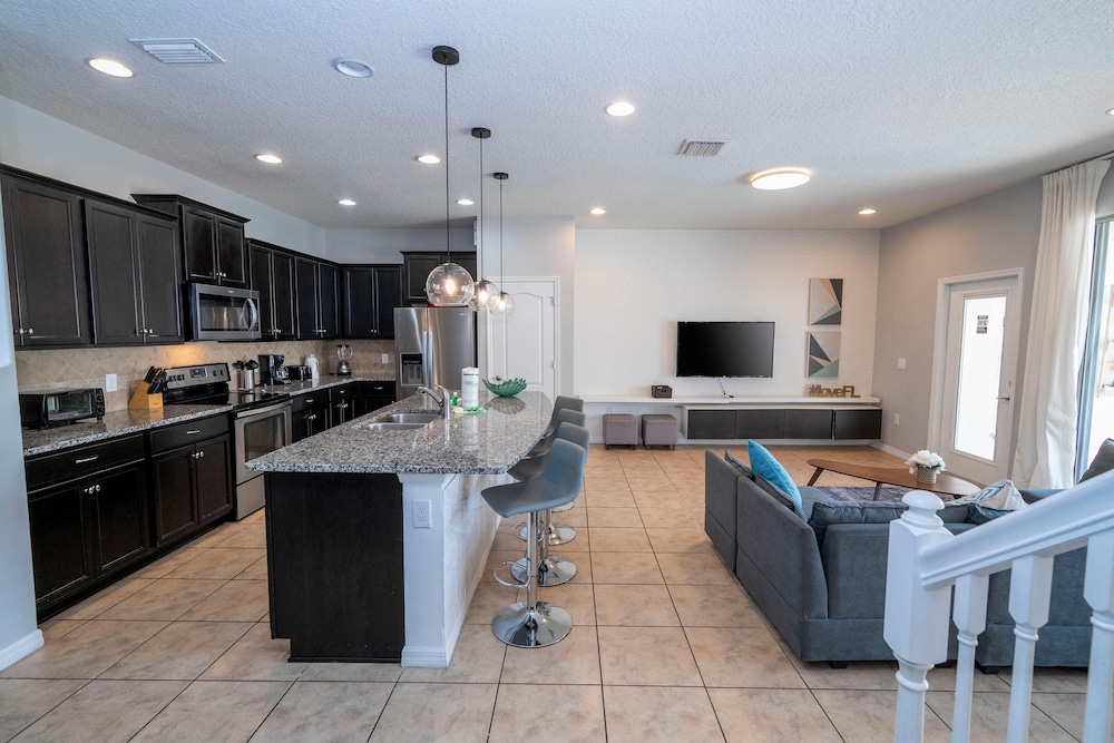 8822 GC - Fabulous 5BR Townhome: Pet Friendly