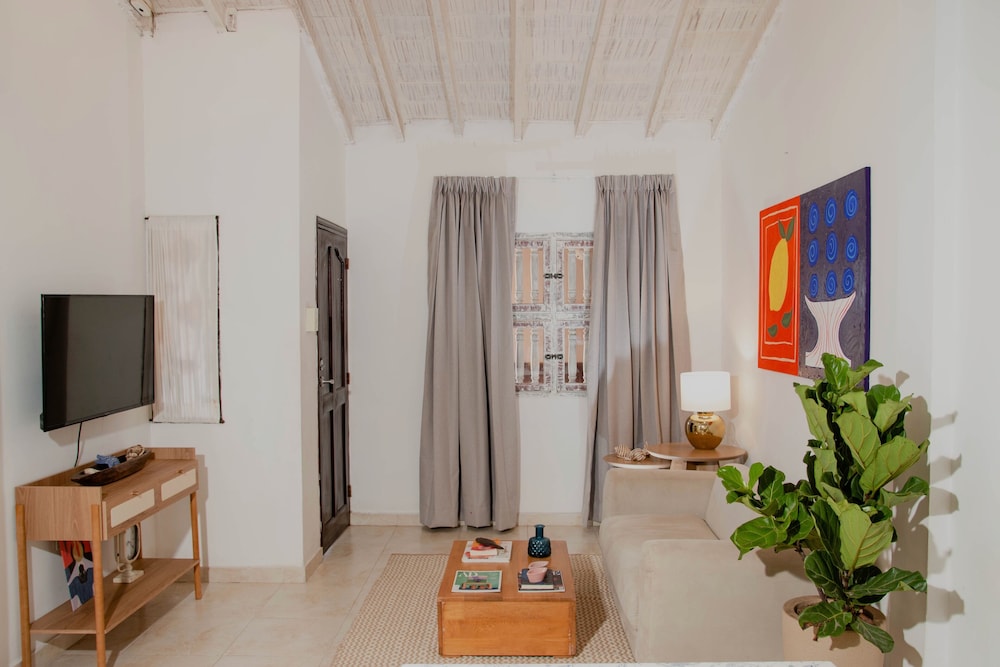 2BR APARTMENT IN THE WALLED CITY
