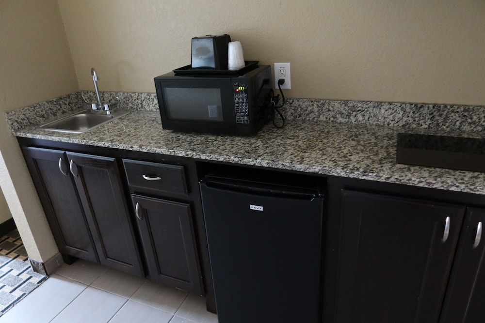 West Worth Inn and Suites