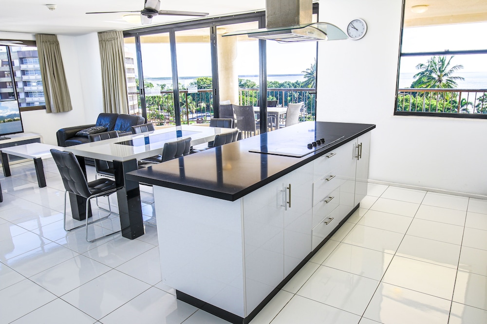 Cairns Aquarius