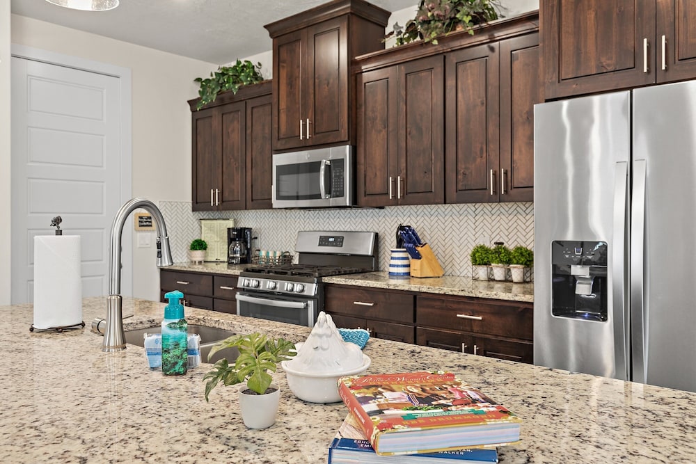 Above Parr - Pet Friendly! 5 Bedroom Home