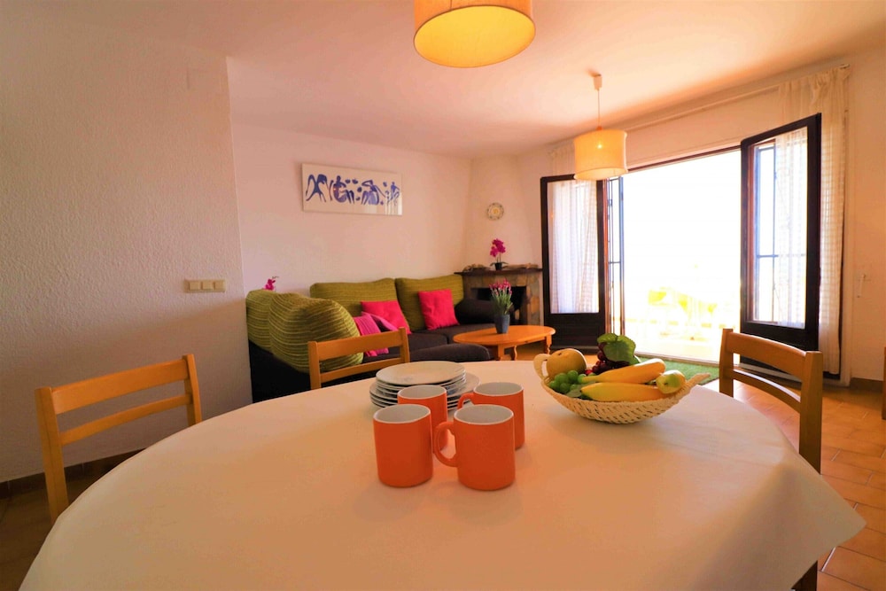 Apartment in Roses Near Waterfront & Mountains