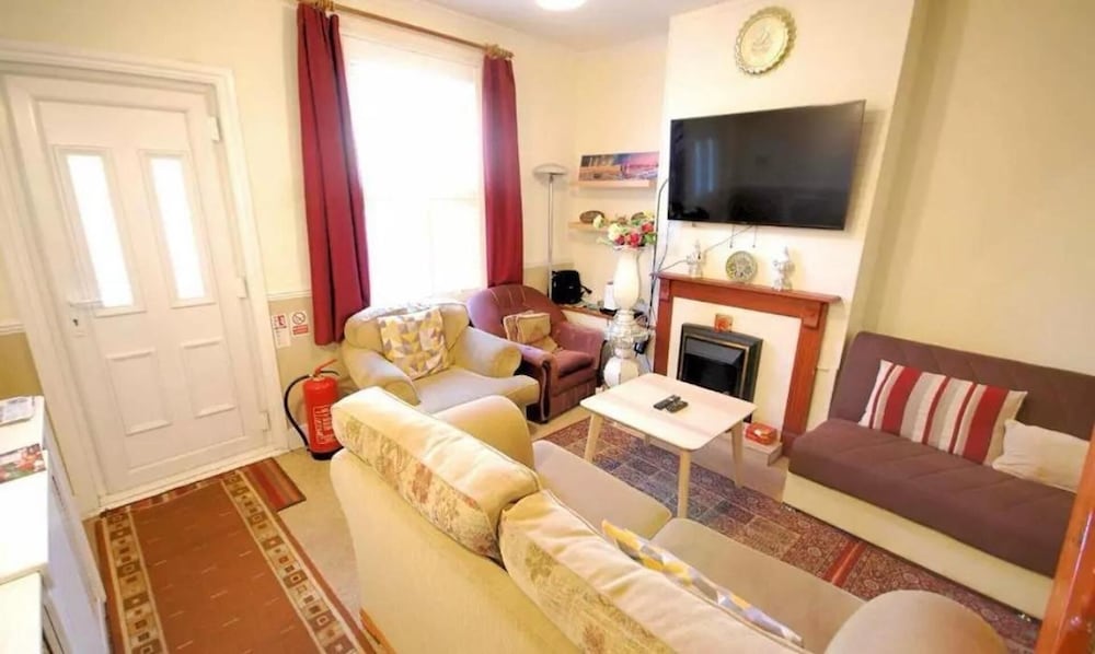 Spacious Four-bedroom House With Garden in Wembley