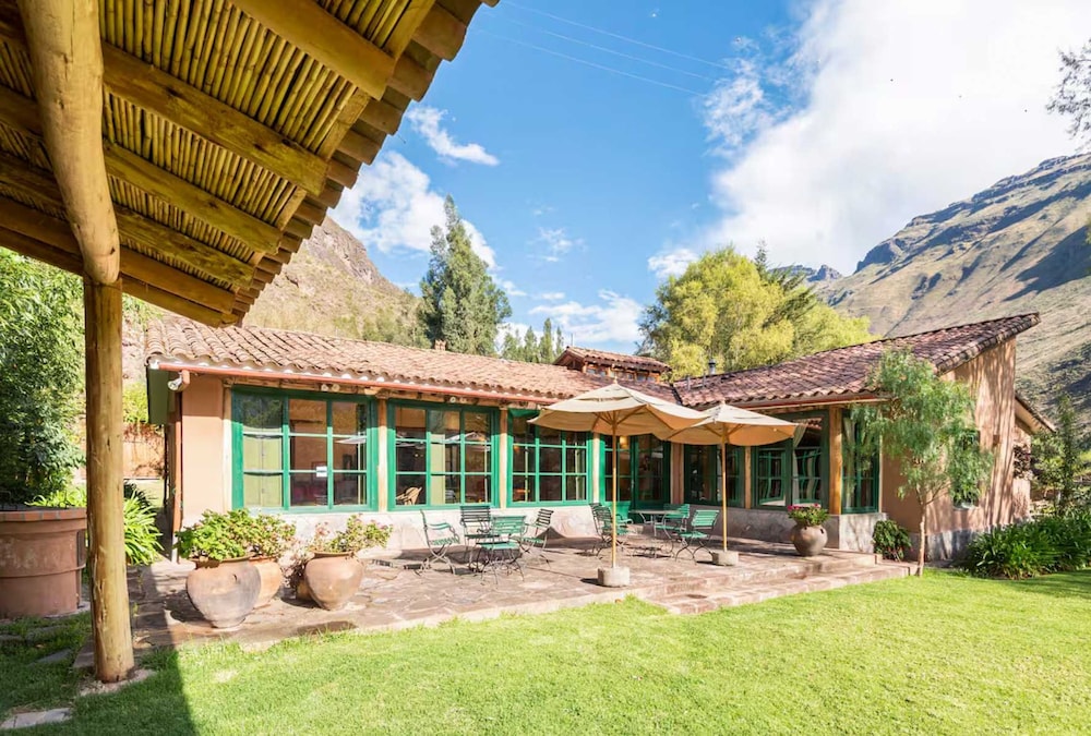 w Peaceful 4BR Villa With Nature View