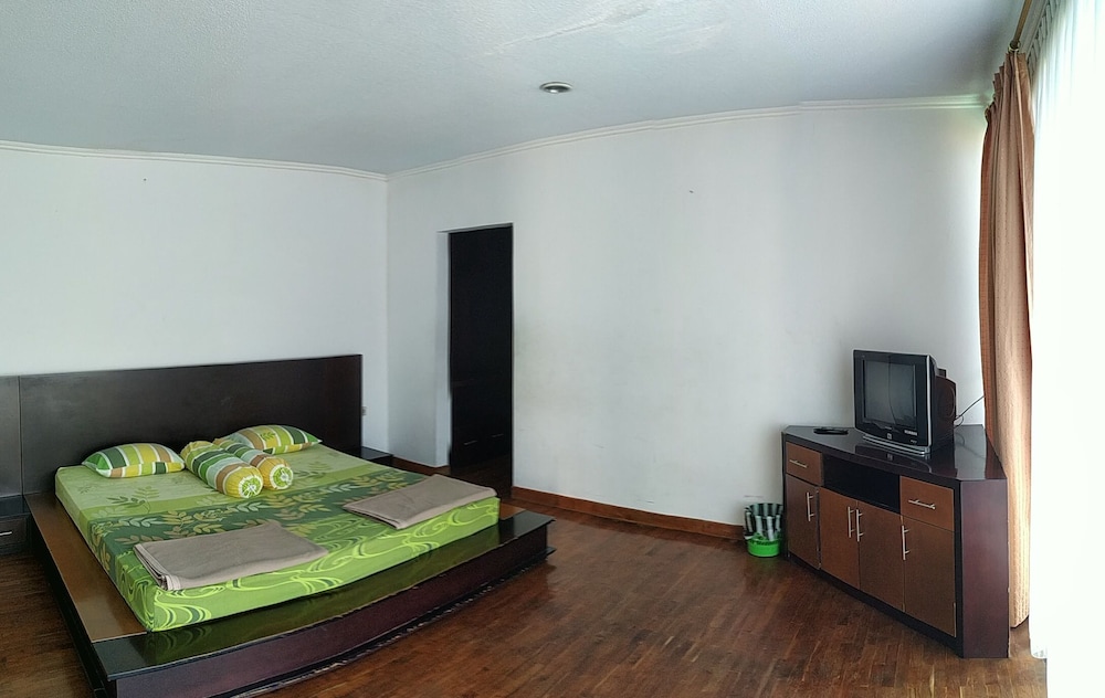 Villa Pinggir Danau Puncak for 30 pax view 3