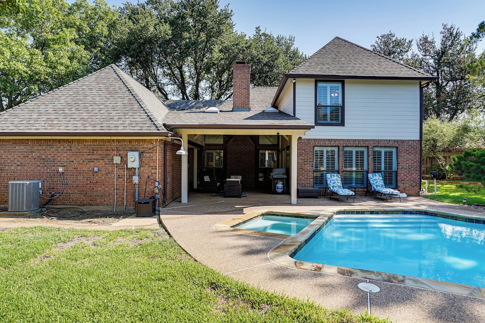 Patio & Yard: Family Home 12 Mi to At&t Stadium!