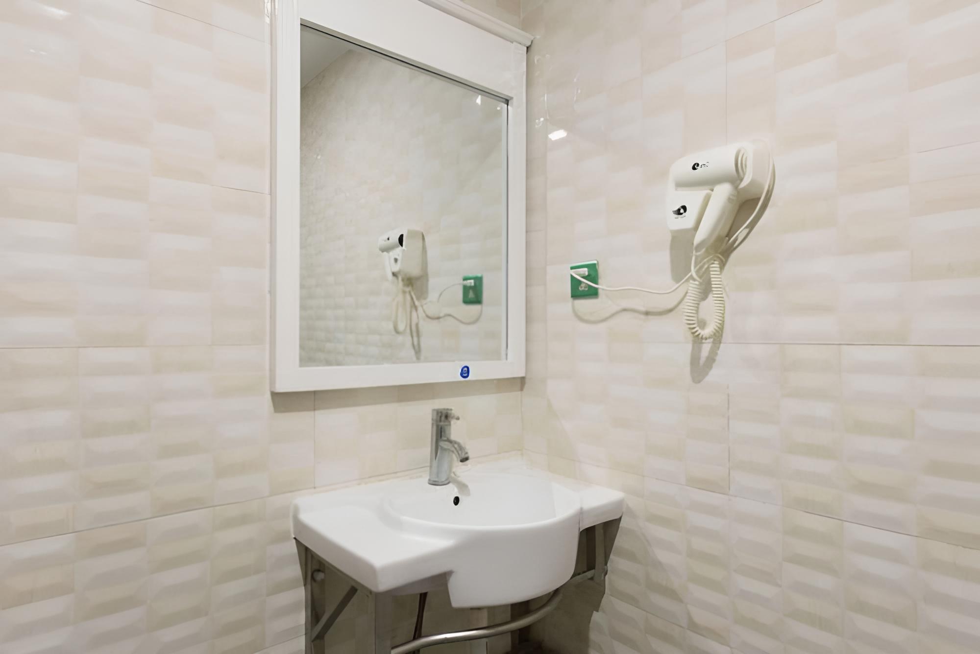 Huiyin Fashion Hotel