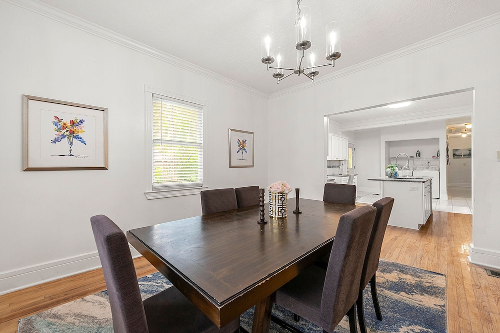 Spacious Home Near Zoo Atlanta l Sleeps 12 Includ view 4