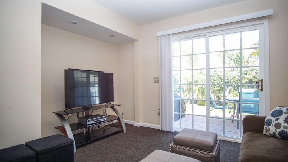 333 Juanita Avenue 3 Bedroom Home by RedAwning view 5