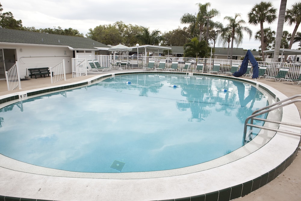 Groves RV Resort