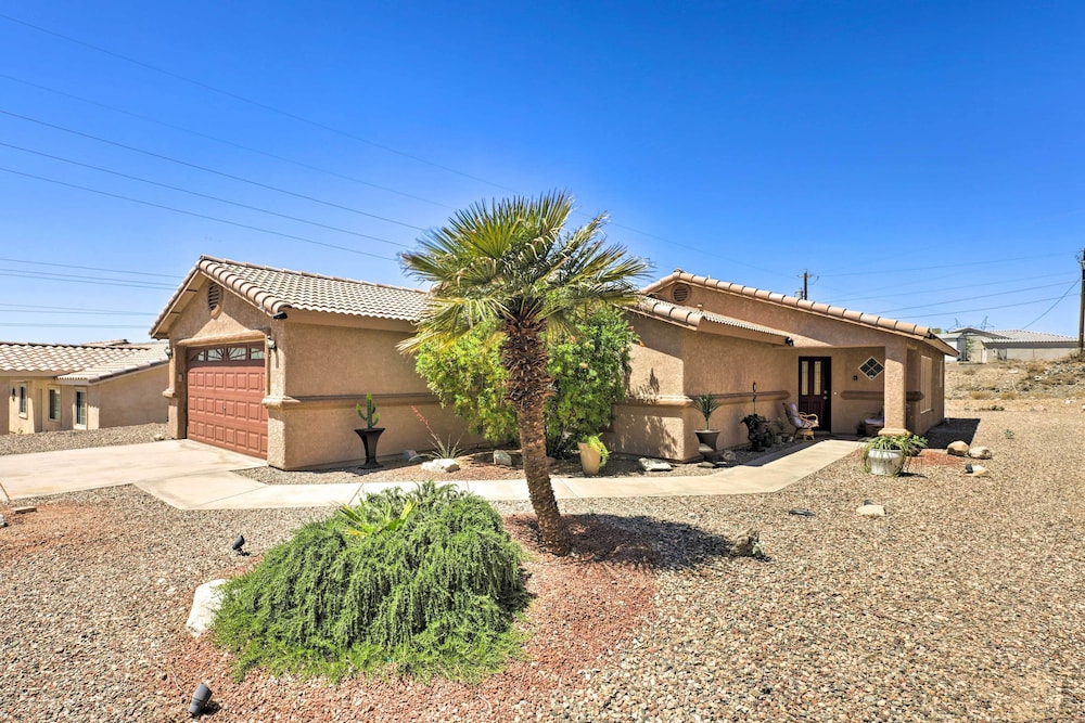 4 Mi to Lake Havasu: Home w/ Views, Pool & Spa