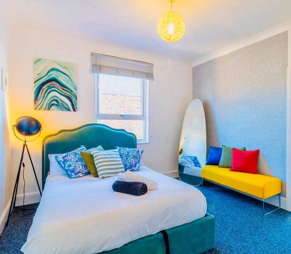 Rayleigh Retreat-spacious Family 3 Bed Apartment