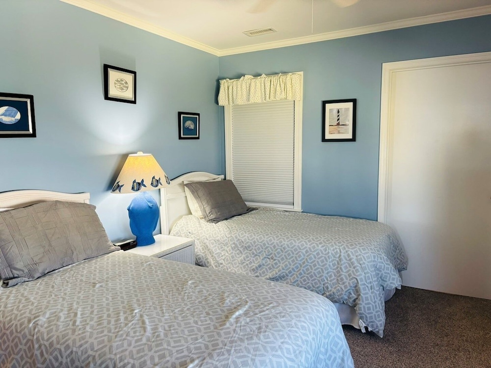 Clamelot 4 Bedroom Home by RedAwning