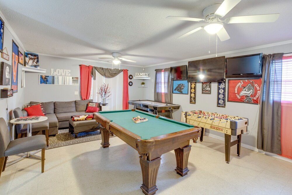 2 Mi to Downtown Columbia: Home w/ Theater Room!