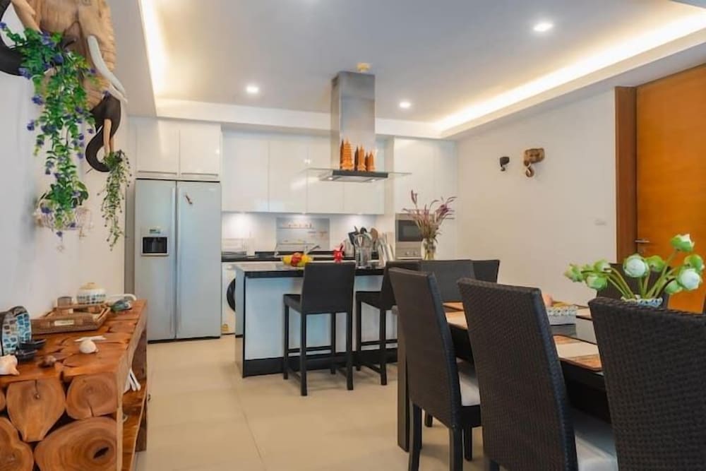 Elegant Beachfront 3BR Condo at Pearl of Naithon