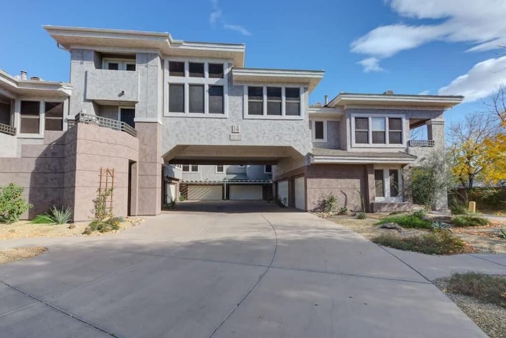 Scottsdale Condo Overlooking Golf Course