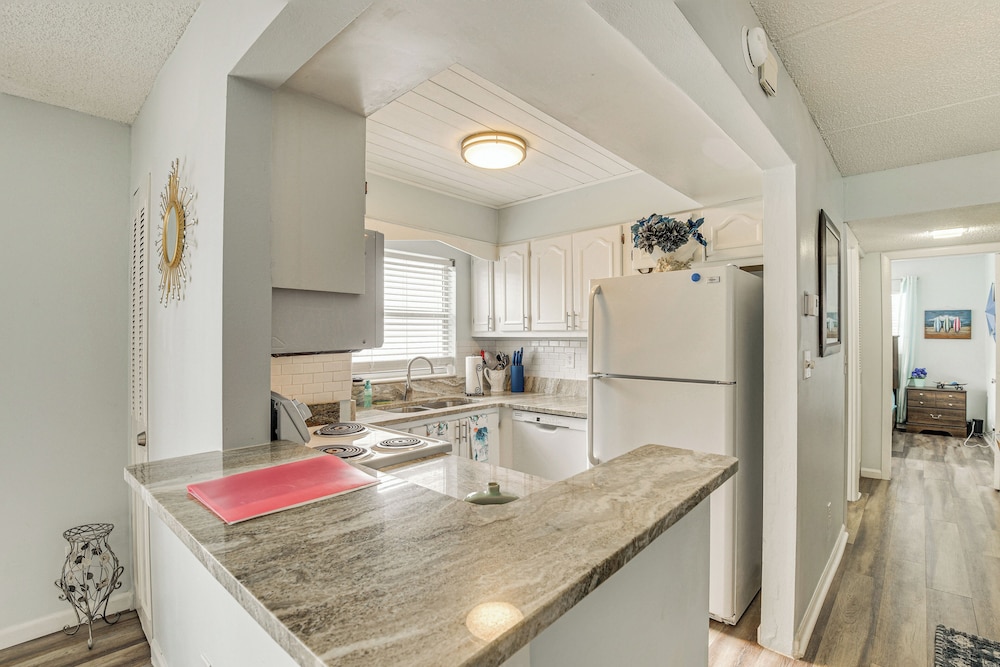 Oceanside Ormond Beach Condo, Steps to Shore!