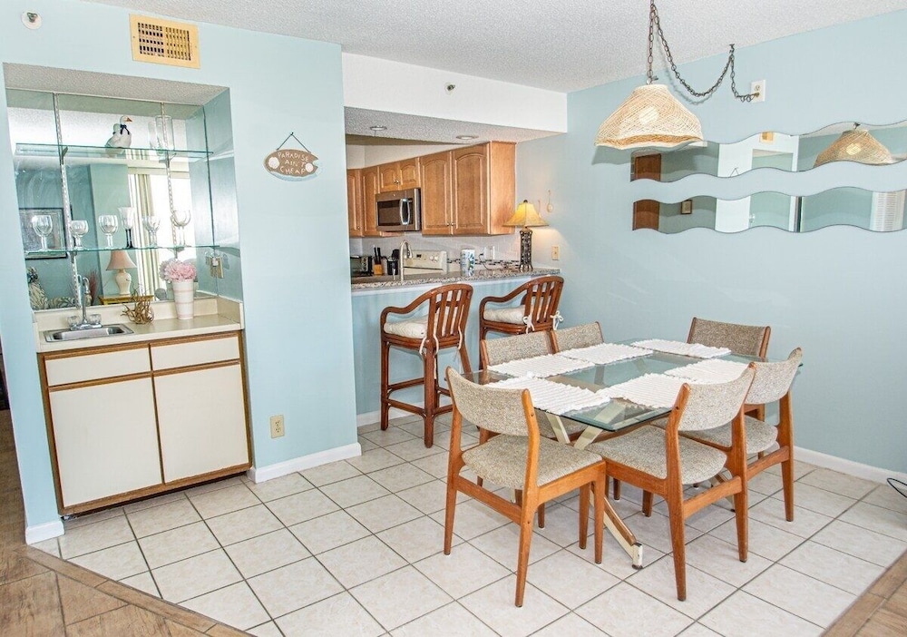 Sea Castle 8g 3 Bedroom Condo