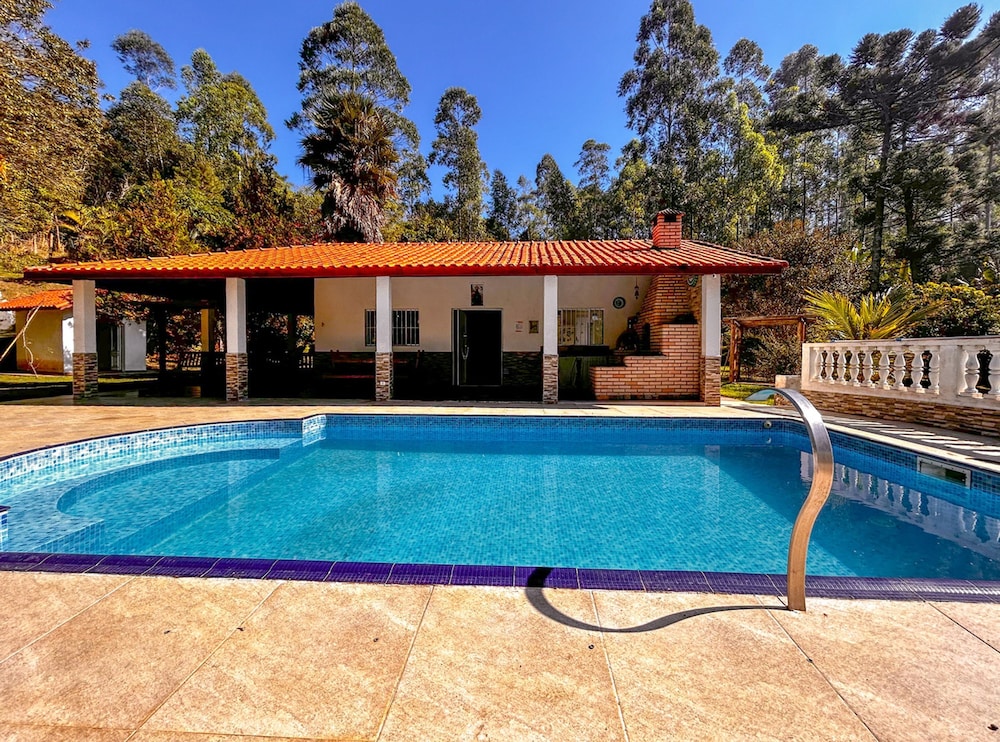 Casa de Campo com Wi-fi Piscina e Churrasqueira