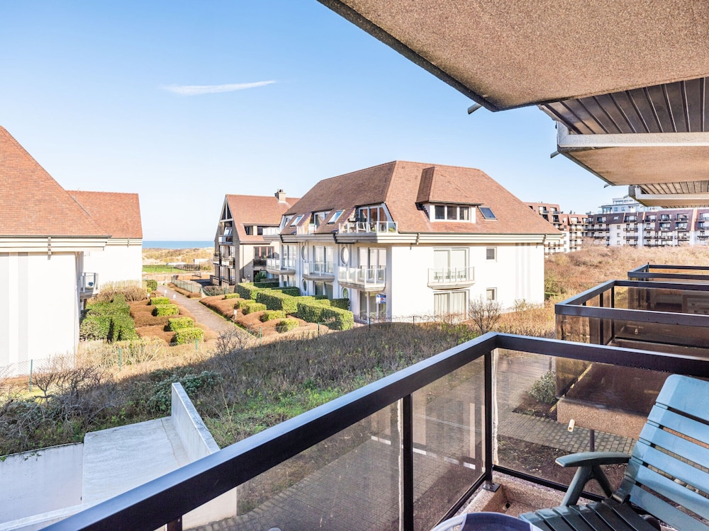 Apartment in Oostduinkerke With Garage